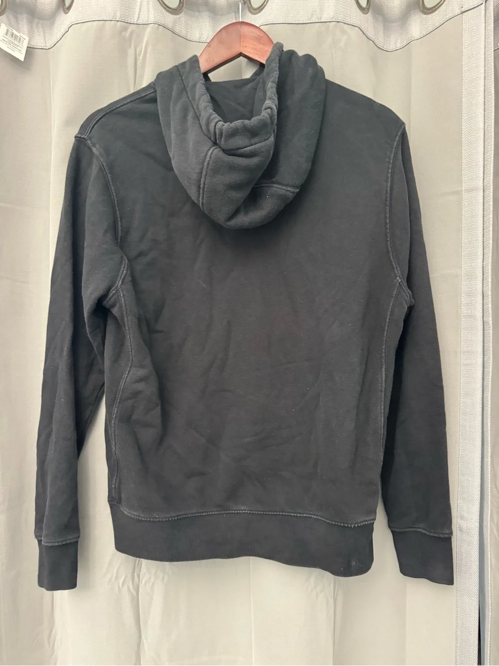 Nike Men's Black Pullover Hoodie small
